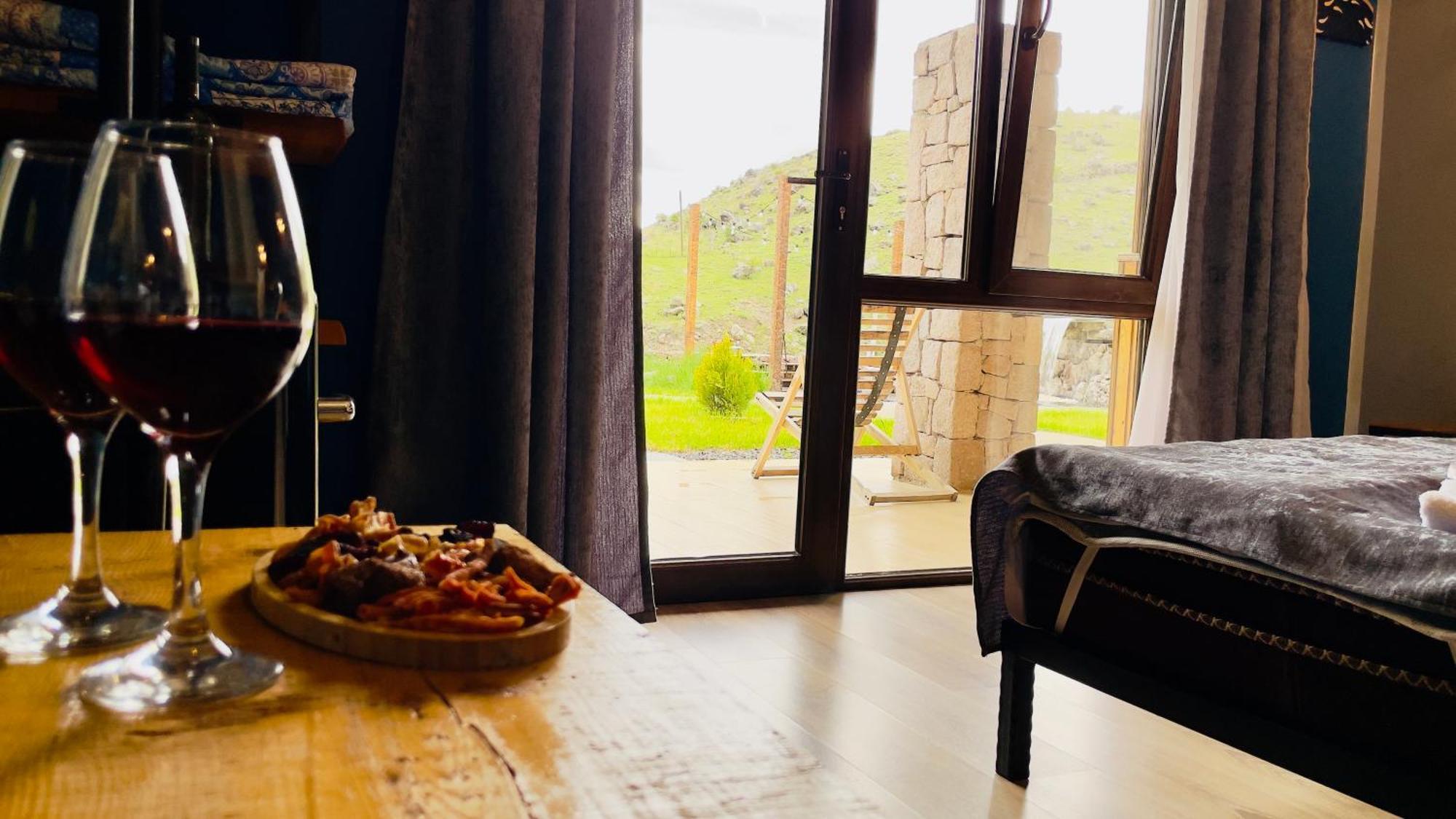 Hotel Hobbiton Near Vardzia Caves T'mogvi 外观 照片